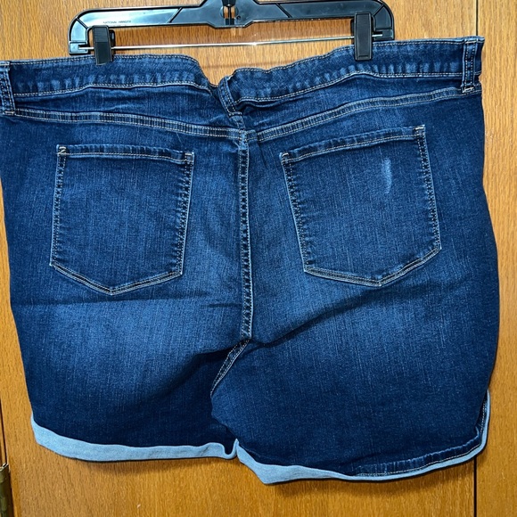 JC Penney Boutique Boyfriend Shorts - Picture 3 of 4
